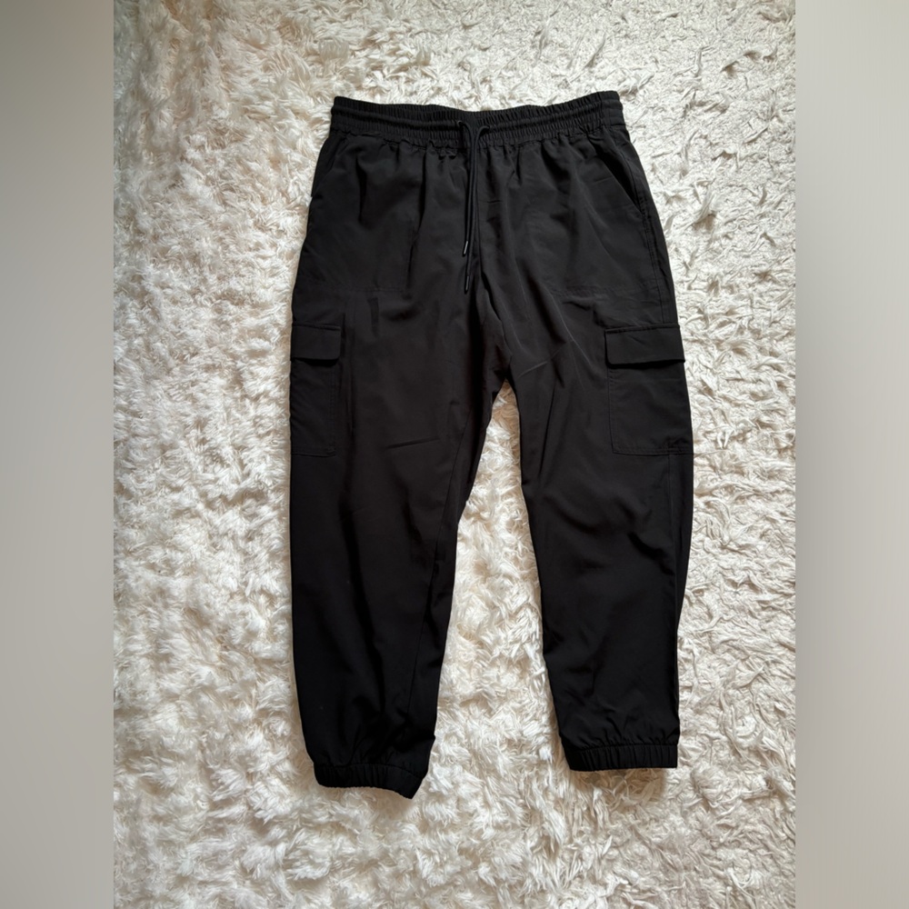 Old Navy stretch tech cargo pants